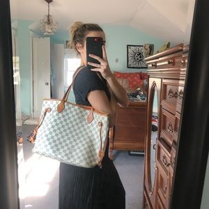 Louis Vuitton tote (not authentic)